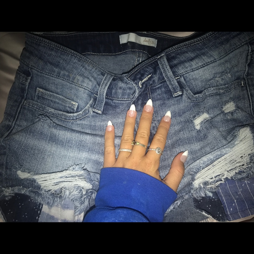 Daytrip (from Buckle) size 27 jean shorts